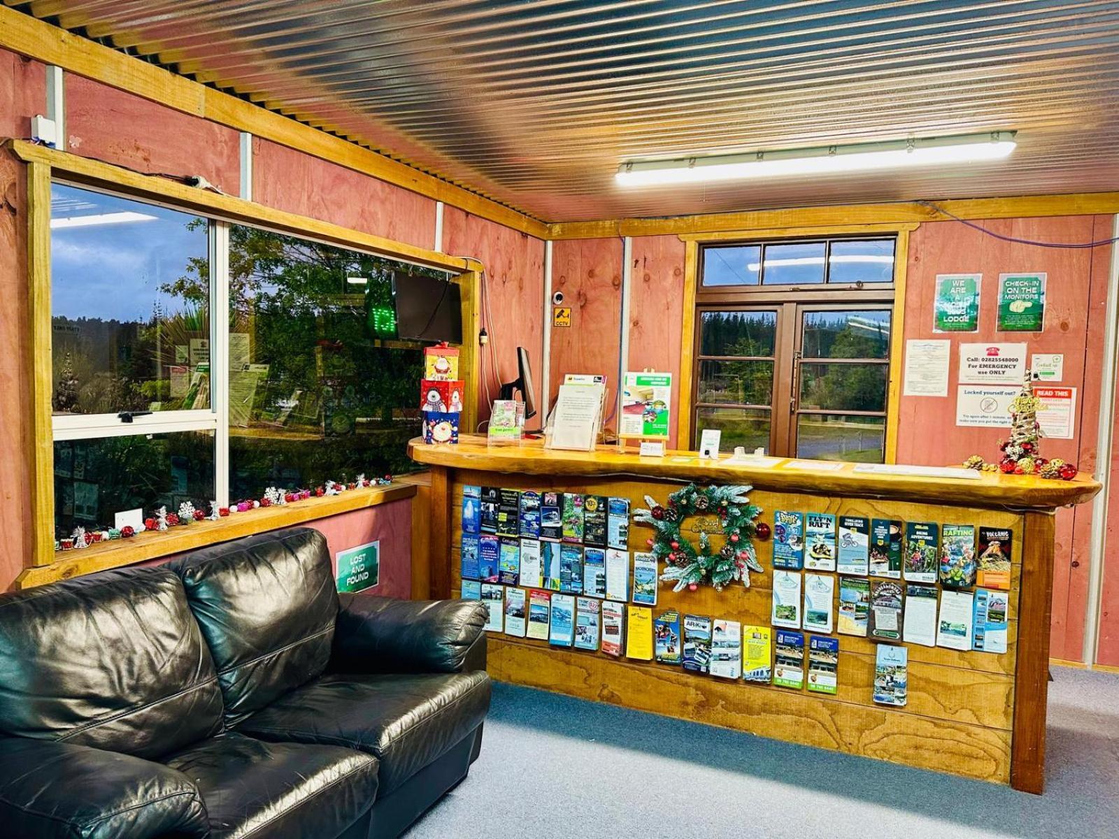 The Crossing Lodge & Backpackers Erua Exterior photo